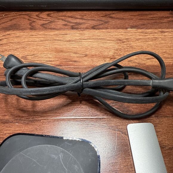 Apple TV (3rd Generation) 1080P Media Streaming Player a1469 Remote - Picture 5 of 5